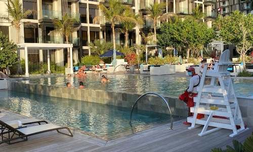 Pandemic's second wave threatens to derail Dubai's tourism surge