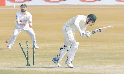 South Africa strike back after Hasan&rsquo;s five-for earns 71-run lead for Pakistan