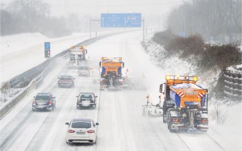 Heavy snowstorm pounds Germany, upends travel
