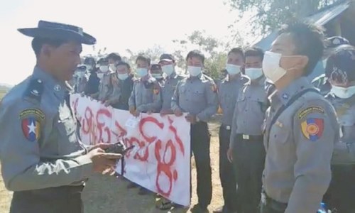 Myanmar protesters back on streets despite police violence Myanmar protesters back on streets despite police violence