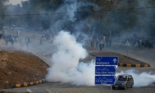 Police, govt employees clash in Islamabad as pay raise protest turns unruly