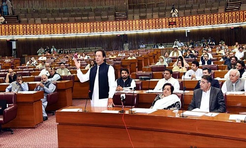 ’اپوزیشن سے زیادہ حکومت خود اپنی دشمن بنی ہوئی ہے‘