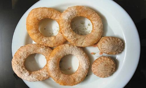 Cook-it-yourself: Puff pastry doughnuts