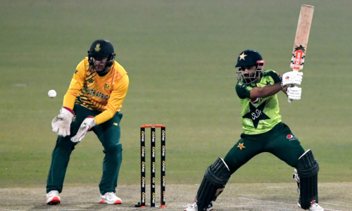 Pakistan 118-5 at end of 15 overs in 165-run chase against South Africa in third T20