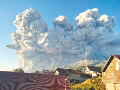 Indonesian volcano belches huge ash column