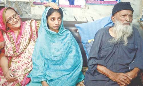 Edhi Centre&rsquo;s Geeta finally reunites with her mother in India