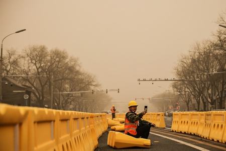 Biggest sandstorm in decade turns skies yellow in Beijing Biggest sandstorm in decade turns skies yellow in Beijing