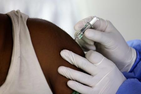 China to issue visas to foreigners, including Pakistanis, who have taken Chinese jab