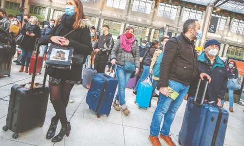Parisians flee French capital as new Covid-19 lockdown looms