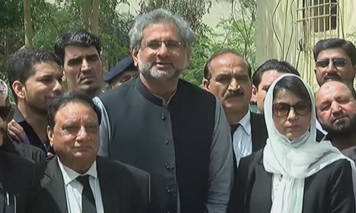 Abbasi says Javed Latif should apologise for controversial comments Abbasi says Javed Latif should apologise for controversial comments