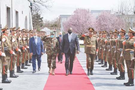 Pentagon chief meets Ghani in unannounced visit to Kabul