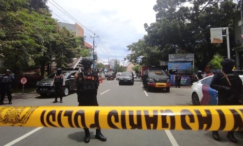 Suspected suicide bombing at Indonesian church wounds 14 people