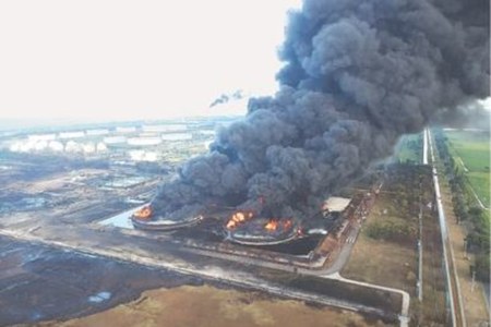 Plant shut as huge blaze hits Indonesian refinery Plant shut as huge blaze hits Indonesian refinery