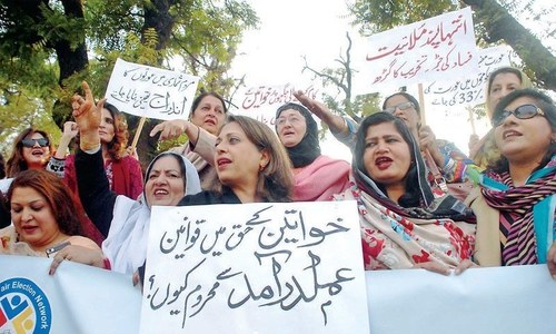 Pakistan loses two spots on Global Gender Gap Index, slides into ranks of worst four countries