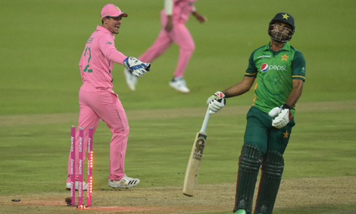 دھوکا دہی سے رن آؤٹ، پاکستان ٹیم مینجمنٹ نے میچ ریفری سے شکایت کردی