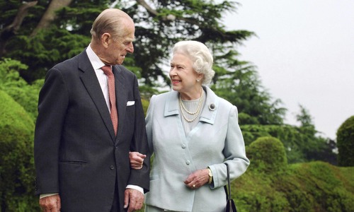 Despite husband’s loss, little sign Queen Elizabeth will abdicate Despite husband’s loss, little sign Queen Elizabeth will abdicate