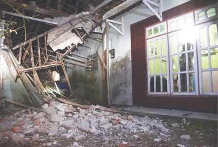 Indonesia’s Java hit by magnitude 5.9 quake Indonesia’s Java hit by magnitude 5.9 quake