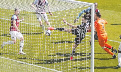 West Ham suffer blow to top-four hopes in Newcastle loss