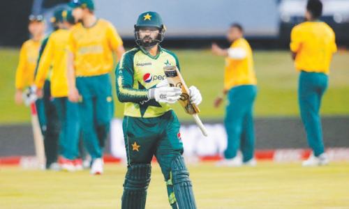 Brittle middle order batting worries Younis Brittle middle order batting worries Younis