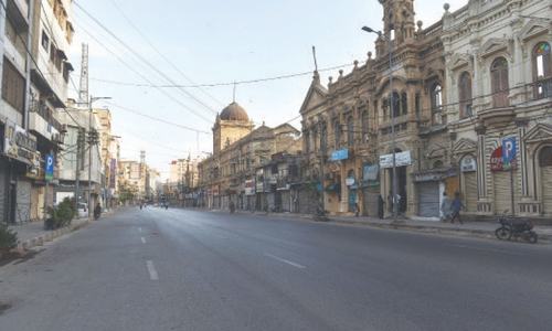Violence erupts in Karachi as TLP workers clash with police