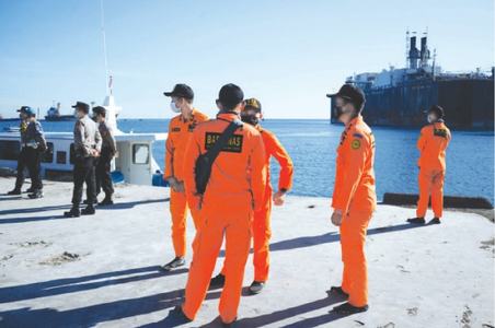 24 hours vital for 53 crew on Indonesian submarine 24 hours vital for 53 crew on Indonesian submarine