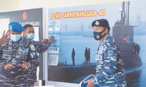 US joins frantic search for Indonesian submarine