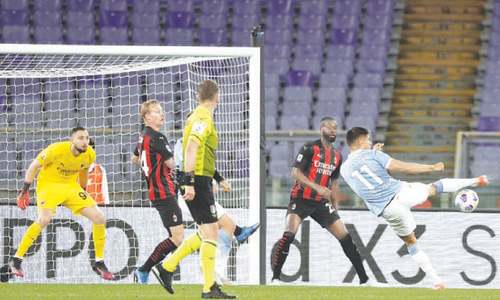 Lazio down Milan to reignite CL race as Napoli go third Lazio down Milan to reignite CL race as Napoli go third