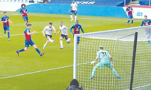 Aguero puts Man City on brink of title