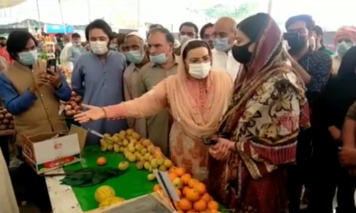Firdous humiliates Sialkot AC during Ramazan Bazaar visit