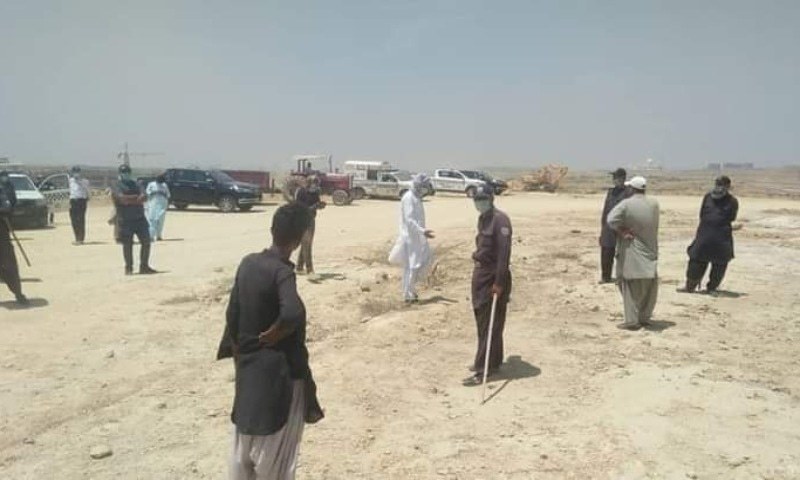 Man injured as Bahria Town Karachi guards allegedly open fire on villagers resisting eviction