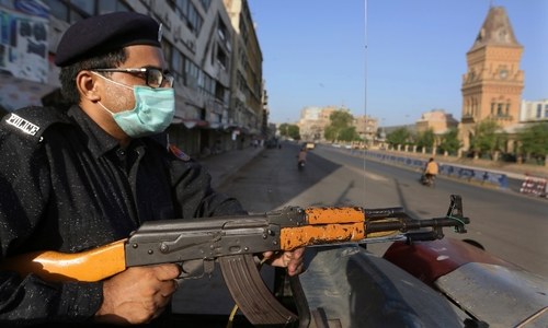 Nearly 300 people arrested for violating SOPs released by Karachi court on 'humanitarian grounds'