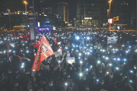 Turkish minister in Saudi Arabia for talks to mend ties