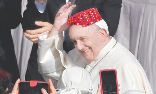 Pope happy at resuming audience with public