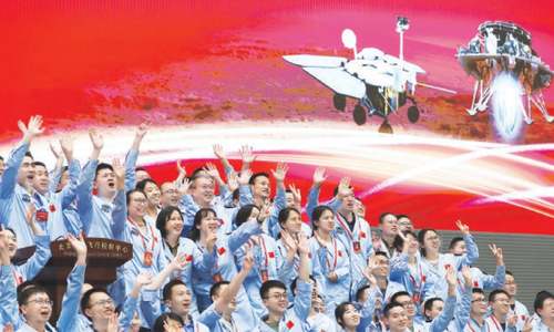 China&rsquo;s spacecraft touches down on Mars