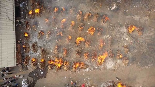 Covid-19 in India: Mass cremations, day and night Covid-19 in India: Mass cremations, day and night