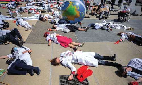 Doctors urge global action against climate-linked health risks Doctors urge global action against climate-linked health risks
