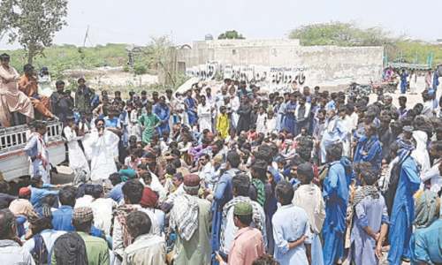 Growers hold Mithi-Mirpurkhas march for water Growers hold Mithi-Mirpurkhas march for water