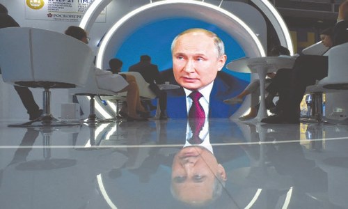 Putin asks EU to pay for gas in euros instead of dollars