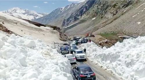 Mansehra road cleared of snow