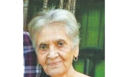 Writer Sheen Farrukh dies