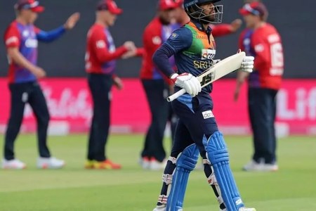 Sri Lankan fans abandon players after drubbing Sri Lankan fans abandon players after drubbing