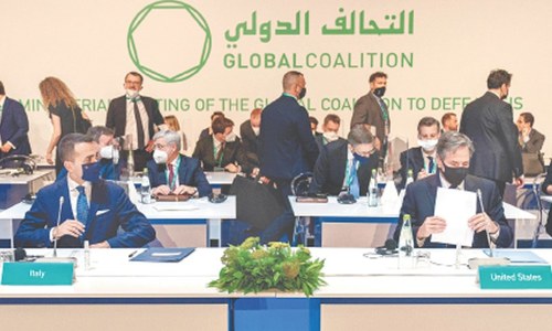 World coalition meets to chart steps against IS