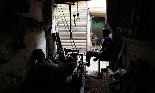 Lahorites bear another sweltering hot day amid power failures