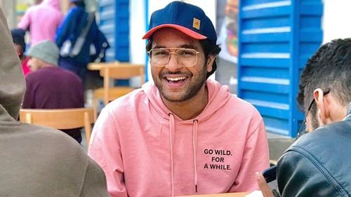 Asim Azhar denies getting engaged but fans found something fishy about his clarification message