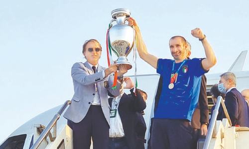 Italy erupts as European champions come home to Rome