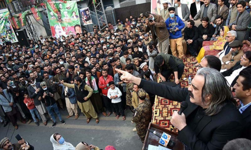 Minister&rsquo;s rant against ex-PMs sparks protests in parliament