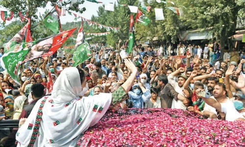 Aseefa vows to continue struggle for democratic rights of Kashmir