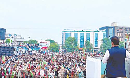 PM warns India against changing held Kashmir&rsquo;s demography