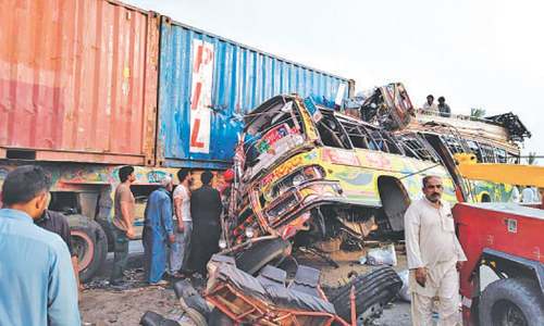 34 killed in bus-trolley collision near Taunsa bypass