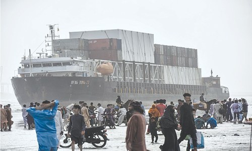 Salvage experts to decide fate of cargo ship beached at Seaview Salvage experts to decide fate of cargo ship beached at Seaview